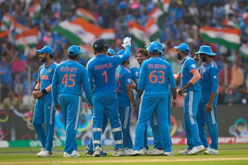 পাকিস্তানকে হারিয়ে বিশ্বকাপে ১ নম্বর ভারত, রোহিতের মাথায় এখনই কাপ জয়ের হিসেব পাকিস্তানকে হারিয়ে বিশ্বকাপে ১ নম্বর ভারত, রোহিতের মাথায় এখনই কাপ জয়ের হিসেব