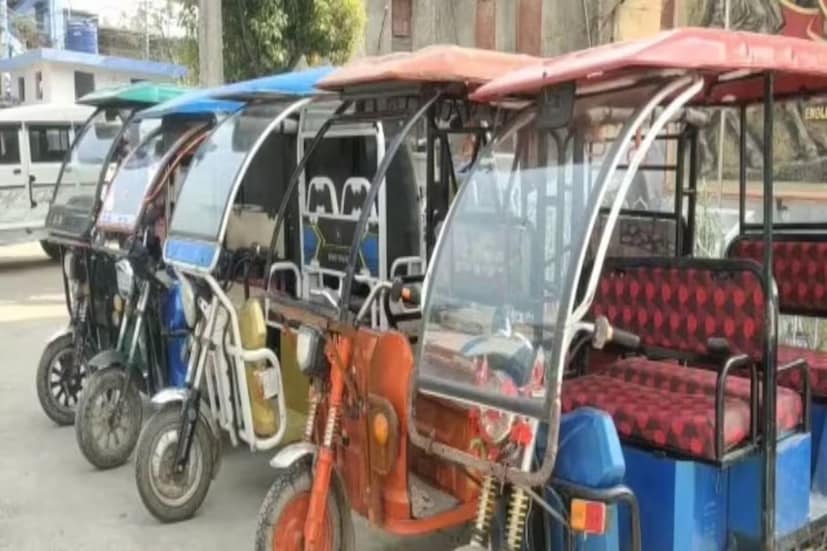 বারুইপুর পুলিশ জেলার পক্ষ থেকে আগাম ঘোষণা করে দেয়া হয়েছিল গত ৯ অক্টোবর থেকে বারুইপুর যোগি বটতলা থেকে ফুলতলা পর্যন্ত টোটো চলাচল নিষিদ্ধ ঘোষণা করেছে বারুইপুর জেলা পুলিশ। (প্রতীকী ছবি)