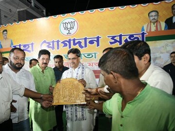লোকসভা ভোটের সময় এগোতেই ত্রিপুরায় বাড়ছে দলবদল