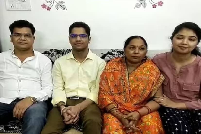 আদর্শ অনেক ছোট থেকেই আইপিএস হওয়ার স্বপ্ন দেখতেন। তাই, স্নাতক শেষ করার সঙ্গে সঙ্গেই তিনি ইউপিএসসির জন্য প্রস্তুতি নিতে শুরু করেন। আদর্শ ২০২০ সালে প্রথমবার ইউপিএসসি সিভিল সার্ভিসেস পরীক্ষায় অংশ নিয়েছিল। প্রথম প্রচেষ্টাতেই তিনি সর্বভারতীয় স্তরে ১৪৯ র‍্যাঙ্ক নিয়ে ইউপিএসসি পরীক্ষায় উত্তীর্ণ হন। আদর্শ জানিয়েছেন যে সিভিল সার্ভিস পরীক্ষাকেও অন্যান্য পরীক্ষার মতোই বিবেচনা করা উচিত, পরীক্ষার্থীরা যেন এটিকে জীবনের একমাত্র লক্ষ্য বলে মেনে না নেন।