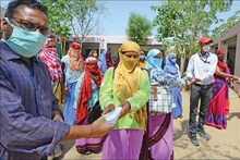 বর্ষা-নিরোধক পাবলিক টয়লেটে অ্যাক্সেসযোগ্য স্যানিটেশনের ব্যবস্থা করা হয়েছে