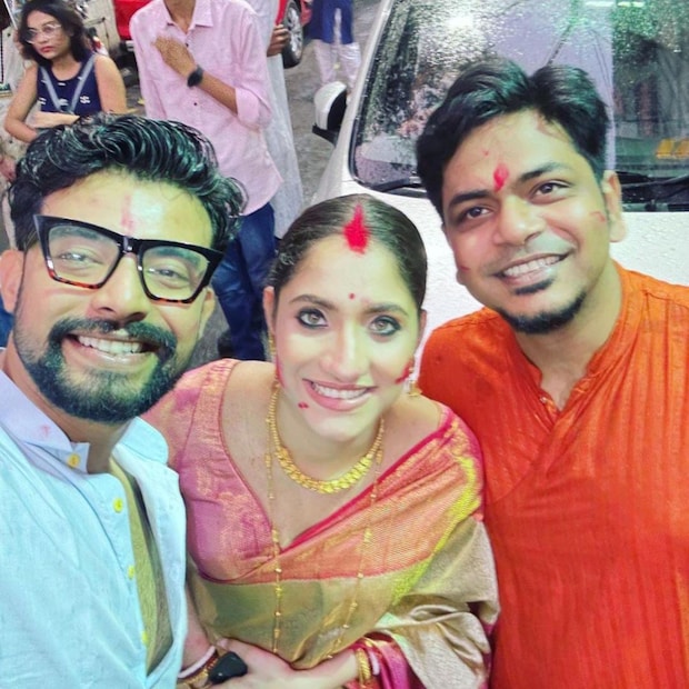তাঁদের সঙ্গে একই ফ্রেমে ধরা দিয়েছিলেন রণজয় বিষ্ণুও। 