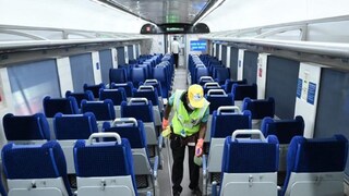 বন্দে ভারত ট্রেনের ‘১৪ মিনিট মিরাকল’ ক্লিনিং ড্রাইভ চালু বন্দে ভারত ট্রেনের ‘১৪ মিনিট মিরাকল’ ক্লিনিং ড্রাইভ চালু