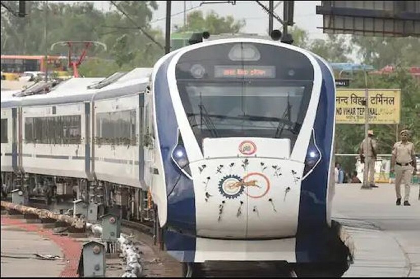 এবার আহমেদাবাদে ভারত-পাকিস্তান ম্যাচ দেখে ফেরার জন্য ফ্যানেদের জন্য বিশেষ ব্যবস্থা নিচ্ছে ভারতীয় রেল। ম্যাচের জন্য একটি বিশেষ বন্দে ভারত ট্রেন চালানোর পরিকল্পনাও নেওয়া হয়েছে রেলের তরফ থেকে।