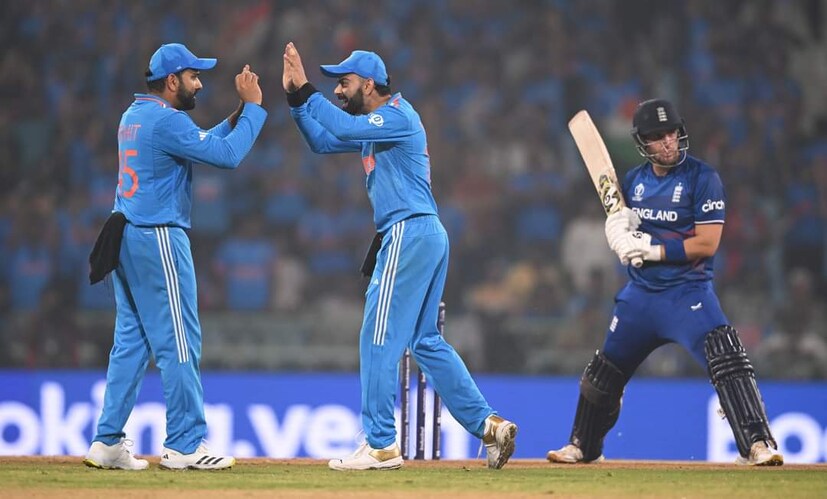 আইসিসি ওয়ান ডে বিশ্বকাপে এখনও পর্যন্ত সব ম্যাচ জিতেছে একটাই দল। সেটা ভারত। কোহলিরা ছাড়া বিশ্বকাপে খেলা ৯টি দলই কোনও না কোনও ম্যাচে পরাজয়ের স্বাদ পেয়েছে। অস্ট্রেলিয়ার বিরুদ্ধে জিতে বিশ্বকাপ অভিযান শুরু করেছিল ভারত। এরপর আফগানিস্তান, পাকিস্তান, বাংলাদেশ, নিউজিল্যান্ডের পর ইংল্যান্ডকে হারিয়েছে টিম ইন্ডিয়া। জয়ের ধারা অব্যাহত। কিন্তু ইংল্যান্ডের বিরুদ্ধে ম্যাচ জেতার পরেও দুশ্চিন্তা কাটেনি টিম ইন্ডিয়ার। কারণটা এমন যা নিয়ে ভক্তরা আগে থেকেই চিন্তায় ছিলেন। Photo Courtesy: BCCI/X