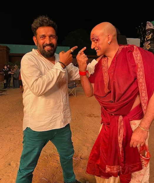 যদিও একটা সময়ে এসে একের পর এক ফ্লপের মুখ দেখতে হয়েছিল মণীশকে। ভাগ্য এখন সদয়, পাঠান এবং গদর ২-এর মতো হিট ছবির সঙ্গে তাঁর নামও জড়িয়ে গিয়েছে।