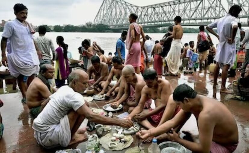 অমাবস্যা থাকবে পরের দিন অর্থাৎ শনিবার রাত ১১.২৫ মিনিট পর্যন্ত৷