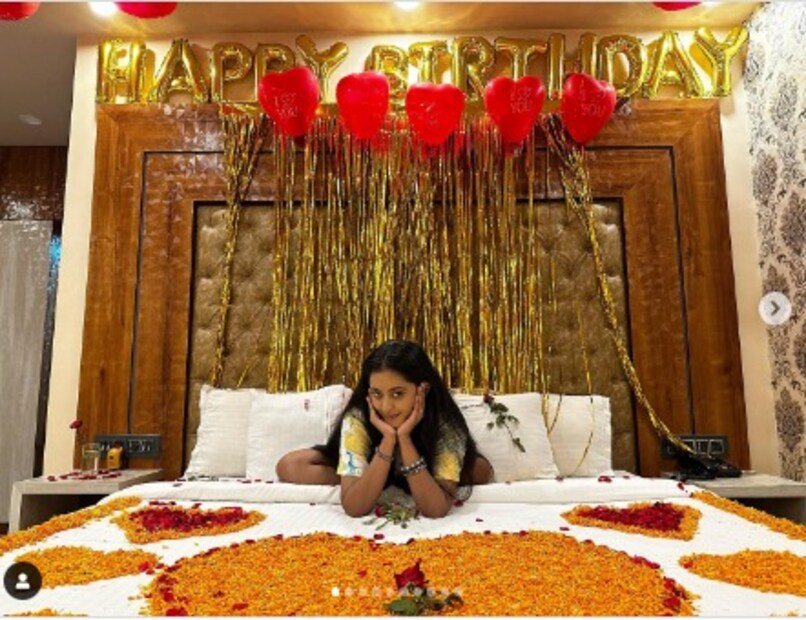 মন্দারমণির এক হোটেল জন্মদিনের এলাহি আয়োজন করা হয়েছিল শ্রুতির জন্য৷ 