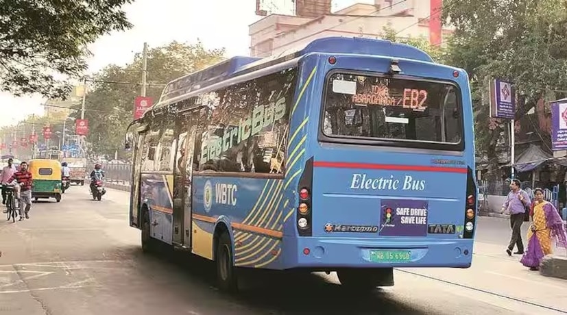 পাশাপাশি, রাতে বাস চললেও যাত্রীদের চাহিদা বেড়ে যায়, জানাচ্ছে বিভিন্ন বাসমালিক সংগঠন। মোটের উপরে যাত্রী থাকলে তবেই শহরের গুরুত্বপূর্ণ রুটে পঞ্চমী থেকে নবমী পর্যন্ত সারা রাত বাস চলবে।