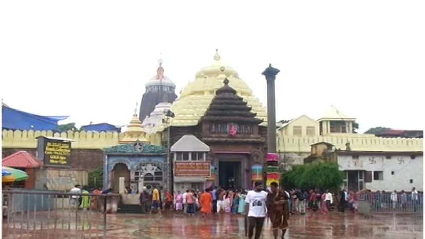 পোশাক নিয়ে বিভিন্ন সচেতনতামূলক প্রচারও চালাবেন মন্দির কর্তৃপক্ষ। হটপ্যান্ট, হাফপ্যান্ট, ছেঁড়া জিন্স, স্কার্ট এবং স্লিভলেস পোশাক পরা লোকদের মন্দিরে প্রবেশের অনুমতি দেওয়া হবে না।