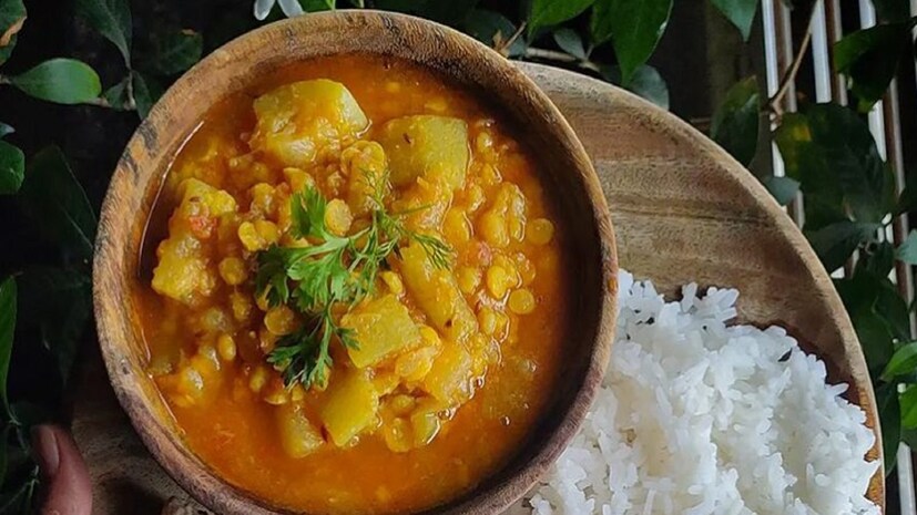 ডালভাতের ডায়েট সহজপাচ্য৷ তাই পরিপাক করাও সোজা৷ এই খাবার খেলে পেট দীর্ঘ ক্ষণ ভর্তি থাকে৷ তাই বার বার খাবার খেয়ে ওজন বৃদ্ধির আশঙ্কা থাকে না৷