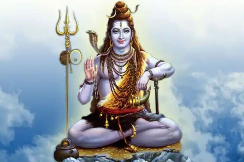 এই পুণ্যতিথিতে ব্রতীরা ভোরে ঘুম থেকে উঠে স্নান সেরে পুজো অর্চনার প্রস্তুতি শুরু করে৷