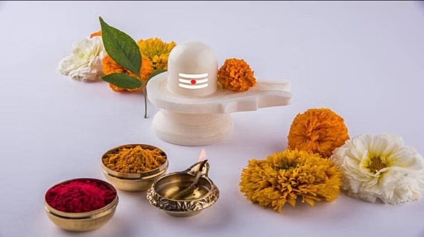 পুজোপাঠ এবং আরতিপর্বের পর নিবেদন করা হয় প্রসাদ৷ প্রসাদ গ্রহণ করেই উপবাস ভঙ্গ করেন ব্রতীরা৷ এই তিথিতে সাত্তিক আহার গ্রহণই বাঞ্ছনীয়৷
