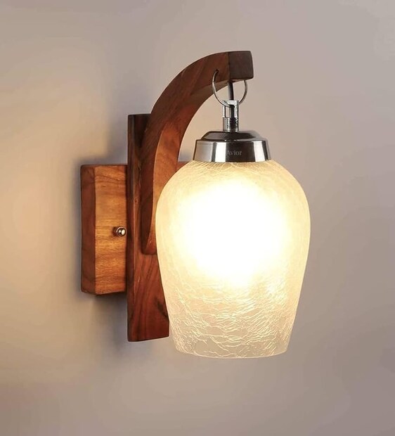 Lyse Decor Wooden Decorative Surface Mounted Classic Wall Lamp: ওয়াল মাউন্টেড এই আলোর ২টো সেট ঘরের জন্য কিনে ফেলা যেতেই পারে। নরম আলো ছড়িয়ে ঘরের পরিবেশটাকেই বদলে দিতে এর জুড়ি মেলা ভার! ঘরে ঔজ্জ্বল্য তো আসবেই, সেই সঙ্গে ছড়িয়ে পড়বে এক স্বর্গীয় অনুভূতিও। আর এই আলোর বাইরের দিকটায় একটি বিশেষ প্যাটার্নও রয়েছে। যা অন্দরমহলের সাজসজ্জায় একটা আলাদা মাত্রা যোগ করবে।