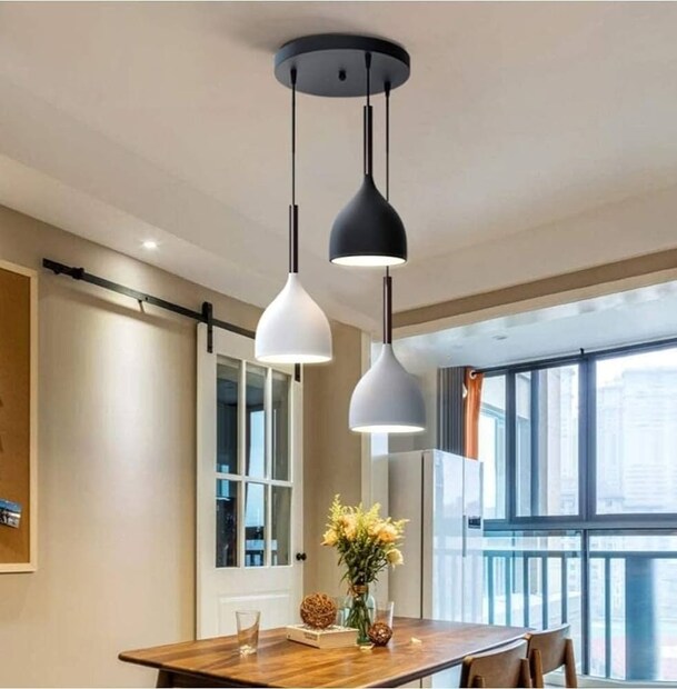 Lyse Decor Hanging Light, Hanging Lamps একবার এই আলো লাগালে যে কেউ এর প্রেমে পড়ে যাবেন! খুবই ছিমছাম এবং আধুনিক ডিজাইনের এই আলো অন্দরসাজে আনে আভিজাত্যের ছোঁয়া। বেডরুম থেকে শুরু করে বসার ঘর কিংবা যে কোনও জায়গায় এই আলো লাগানো যেতে পারে।