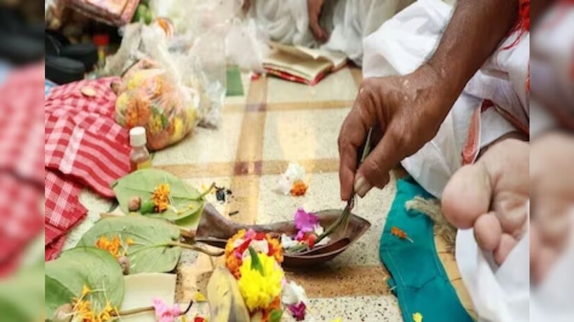 মহালয়ায় কুতুপ মুহূর্ত পড়েছে শনিবার সকাল ১১.০৯ থেকে ১১.৫৬ পর্যন্ত। 