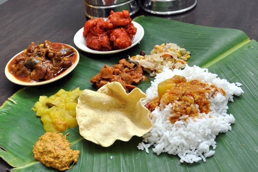 এই মোমের পিচ্ছিল আবরণের জন্যই কলাপাতায় জল দাঁড়ায় না অর্থাৎ তা ওয়াটারপ্রুফ ৷ কলাপাতায় আহারের অভ্যাস থাকলে ত্বকের অসুখ, কোষ্ঠ্যকাঠিন্য গ্যাস, বদহজমের মতো সমস্যার তীব্রতা কম হয় বলে মনে করেন আয়ুর্বেদ চিকিৎসকরা ৷