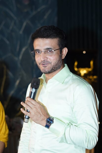 এ বারও সস্ত্রীক সৌরভ গঙ্গোপাধ্যায়ের উজ্জ্বল উপস্থিতিতে জমজমাট বড়িশা প্লেয়ার্স কর্নারের পুজো।