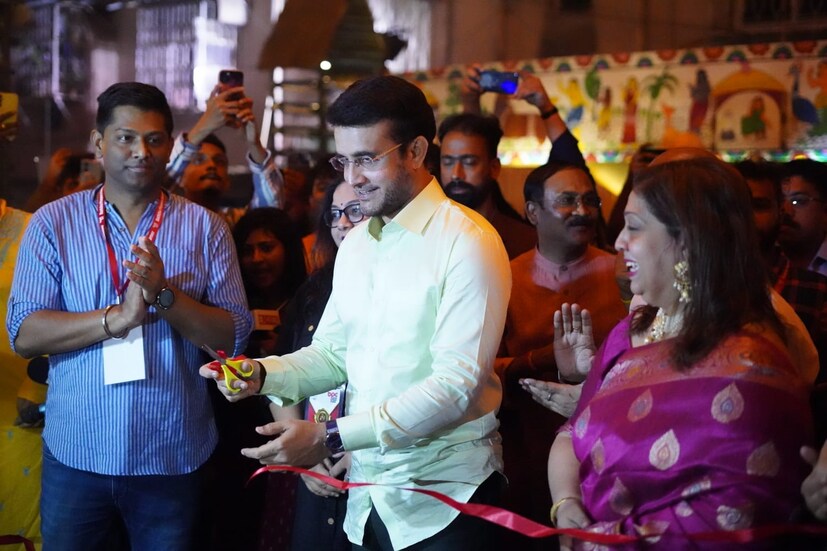 অতীতেও শারদ আনন্দে পাড়ার পুজোয় সক্রিয়ভাবে দেখা গিয়েছে দাদাকে।