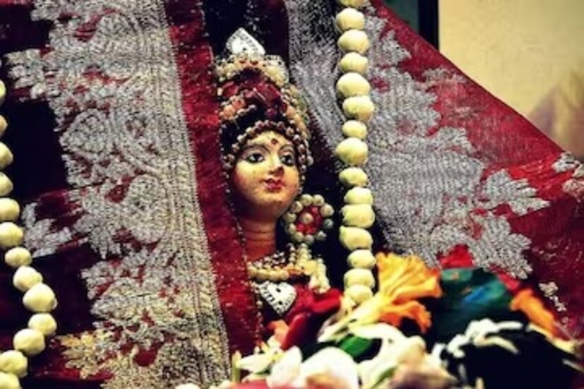 দৃকসিদ্ধান্ত পঞ্জিকা মতে শনিবার পূর্ণিমা তিথি শুরু হচ্ছে ভোর ৪.১৭ মিনিটে৷