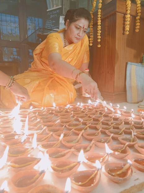 এই দুর্গাপুজোতেও সবকিছুই অভিষেকের ইচ্ছেয় সম্পন্ন হয়েছে বলে মনে করেন সংযুক্তা৷