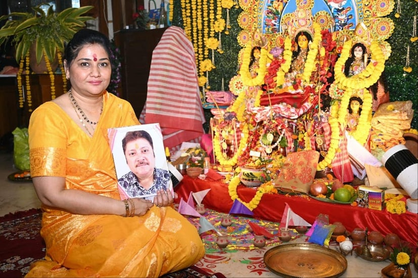 নিয়মনীতি, ঐতিহ্য পালন করে দুর্গাপুজোর সব অংশ সম্পন্ন করা হল৷