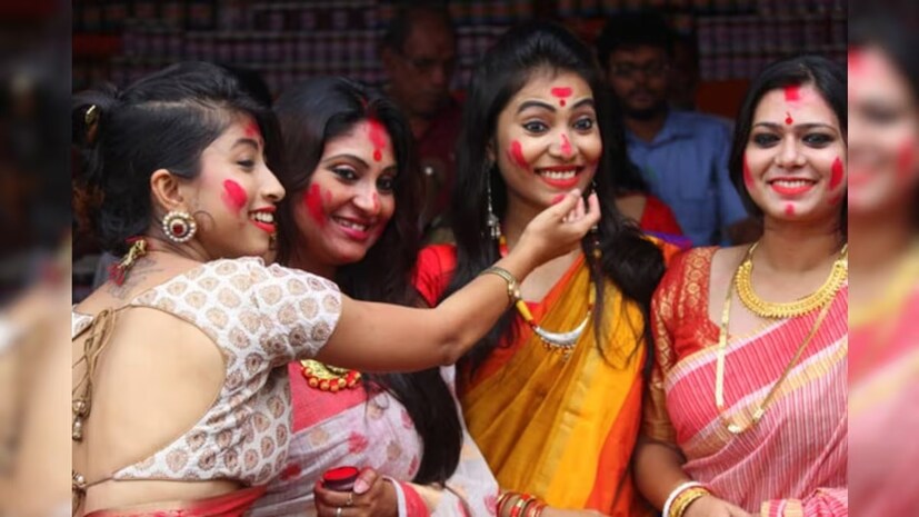 প্রদাহ কমাতে ত্বকে দিতে পারেন অ্যালোভেরা জেল বা শশার রস। এতে ত্বকে আসবে শীতল স্পর্শ। কমবে সমস্যাও।