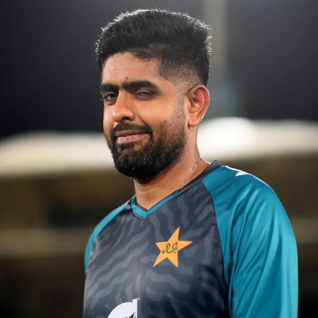 জানা গিয়েছে, বাবর আজম শহরের এক নামী জুয়েলারি প্রস্তুতকারক সংস্থার থেকে কয়েক লাখ টাকার বিয়ের গয়না কিনেছেন। 