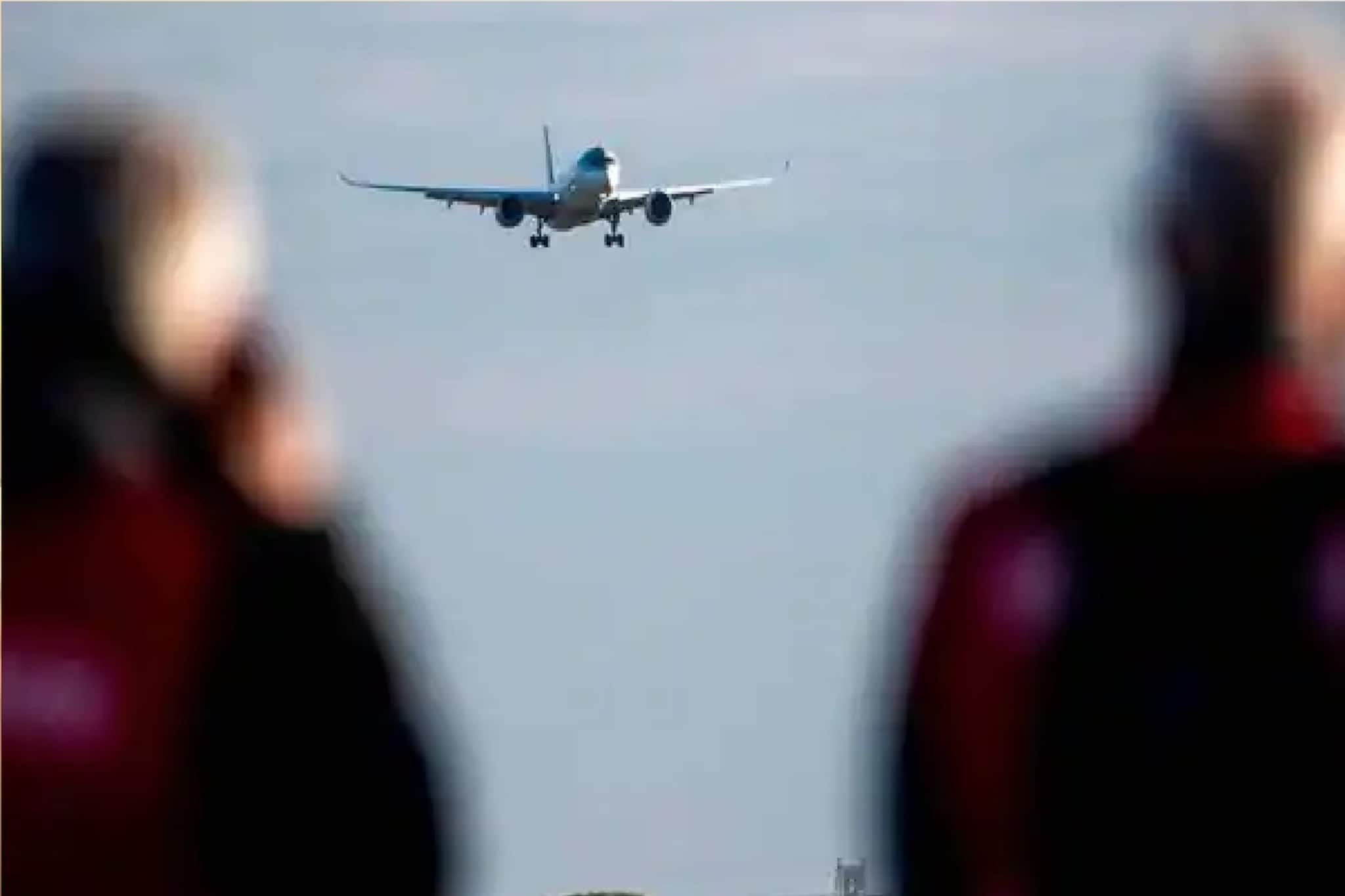 'আমার ব্যাগে বোম আছে', দিল্লিগামী বিমানে ভয়ানক কাণ্ড, মাঝআকাশে হইচই