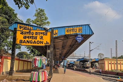 বদল বনগাঁ স্টেশনে