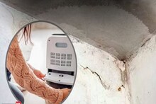 ঘরের দেওয়ালে ড্যাম্প ধরছে ? ছোট এই ডিভাইস লাগালেই মুহূর্তের মধ্যে মিলবে মুক্তি