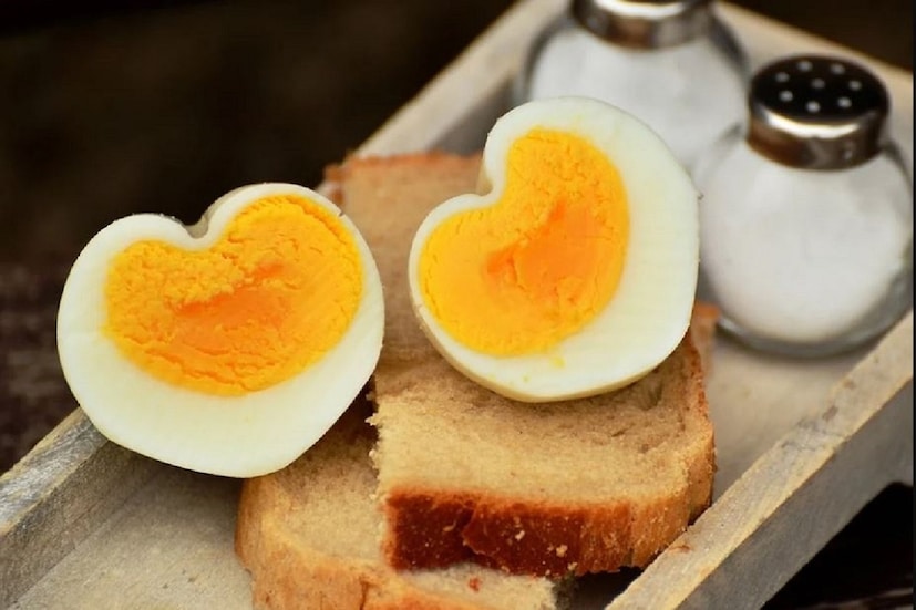 Egg Interesting Facts: সকালে কাজে যাওয়ার তাড়াহুড়োর সময়ে চটজলদি ব্রেকফাস্ট বানাতে গিয়েই হোক বা বাজারের সবজির ঝুড়ি খালি থাকলেই হোক হেঁশেলের দুর্দান্ত কার্যকরী বন্ধু নিঃসন্দেহে ডিম।