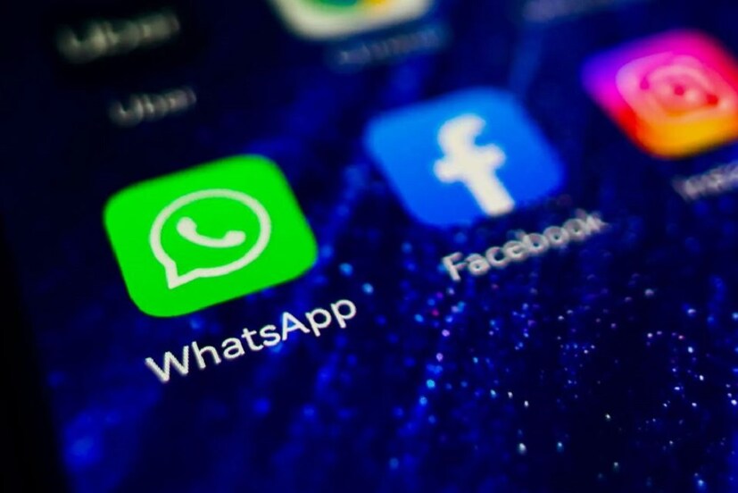 WhatsApp এমন একটি জনপ্রিয় অ্যাপ, যা প্রায় প্রত্যেকের ফোনেই ডাউনলোড করা হয়। মানুষের মধ্যে দূরত্ব কমাতে WhatsApp-এর একটি বড় ভূমিকা রয়েছে। আগে প্রতিটি ছোট কথা বলতে হলে টাকা খরচ করে কল করতে হত অথবা সীমিত টেক্সট দিয়ে এসএমএস পাঠাতে হত। এখন WhatsApp-এর সাহায্যে, ফটো এবং ভিডিও পাঠানোও খুব সহজ হয়ে গিয়েছে। দীর্ঘ ভিডিও, ডকুমেন্ট, কনট্যাক্ট সব কিছু সেকেন্ডের মধ্যে পাঠানো যায়। বললে ভুল হবে না যে কোনও কিছু যত বেশি জনপ্রিয় হয়, হ্যাকিংয়ের ঝুঁকি তত বেশি।photo source collected 