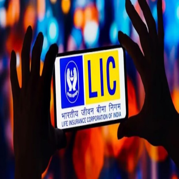 এই পরিস্থিতিতে বকেয়া সমস্ত প্রিমিয়াম এবং নির্ধারিত সুদ জমা করে পলিসিকে ফের পুনরুজ্জীবীত করা যায়। তবে সবটাই বিমা কোম্পানির হাতে। পলিসি পুনরুজ্জীবন করার সময় বিশেষ প্রতিবেদন সহ মেডিকেল রিপোর্টের খরচ, যদি থাকে, বিমাকারী ব্যক্তিকেই বহন করতে হবে।