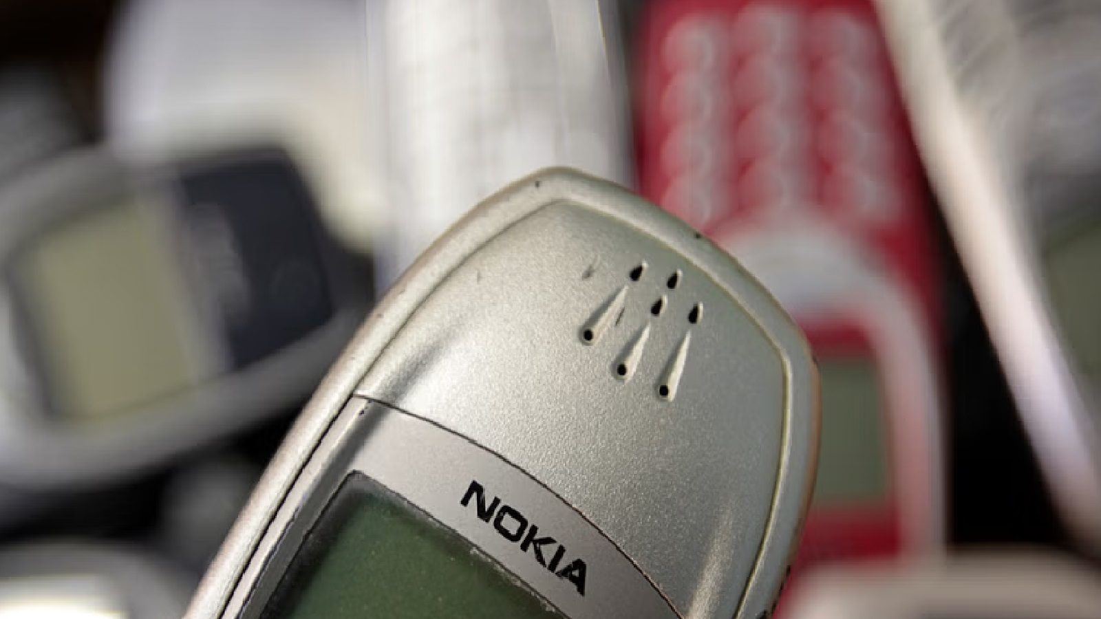 ভারতের প্রথম মোবাইল ফোন এটি! ভাবছেন Nokia? ভুল, এই কোম্পানি এখনও আছে