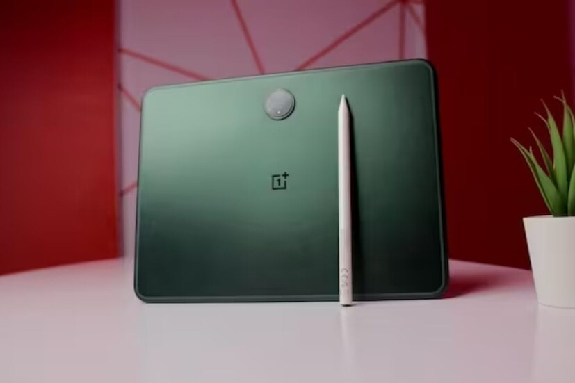 ক্যামেরা: ক্যামেরার দিক থেকে ওয়ানপ্লাস প্যাড এগিয়ে। ১৩ মেগাপিক্সেল ক্যামেরা দেওয়া হয়েছে। অন্য দিকে, ওয়ানপ্লাস প্যাড গোতে ৮ মেগাপিক্সেল ক্যামেরা রয়েছে।