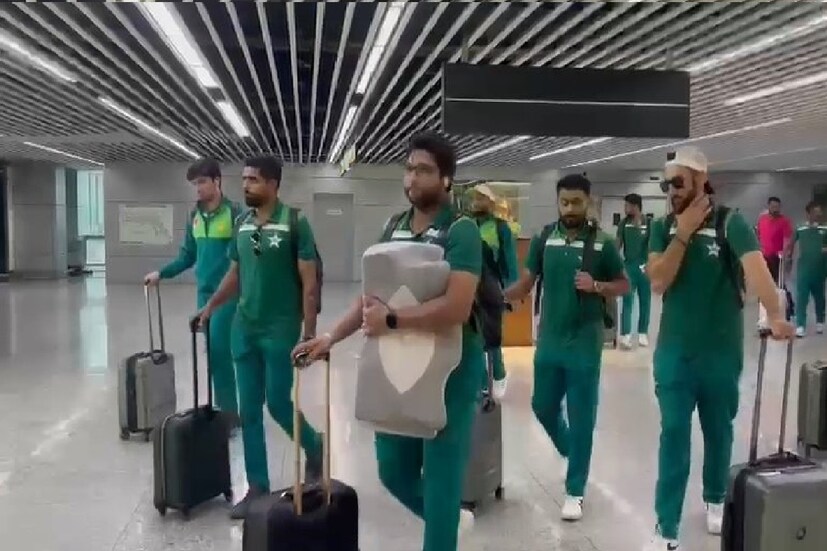মঙ্গলবার ৩১ অক্টোবর কলকাতার ইডেন গার্ডেন্স বাংলাদেশ মুখোমুখি হবে পাকিস্তান ক্রিকেট টিম। কাগজে কলমে অংকের বিচারে টিকে থাকলেও কার্যত সেমিফাইনালে পৌঁছানো প্রায় অসম্ভব পাকিস্তানের। 