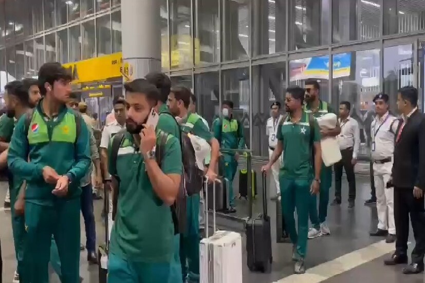 এরই মধ্যে পাকিস্তানের প্রাক্তন তারকা রশিদ লতিফ দাবি করেছেন, পাক ক্রিকেটাররা পাঁচ মাস ধরে বেতন পান না। ফলে বিশ্বকাপের মাঝে এমন দাবিতে শোরগোল পড়েছে।