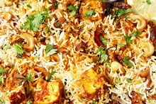 পুজোয় বাড়িতেই চটজলদি বানিয়ে ফেলুন শাহী পনির বিরিয়ানি, মুহূর্তেই থালা হবে সাফ