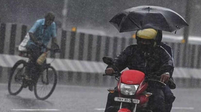 পূর্বাভাস বলছে, রাজধানী দিল্লি এবং আশেপাশের এলাকা নয়ডা, গ্রেটার নয়ডা, গাজিয়াবাদ, ফরিদাবাদ, গুরুগ্রামে ১০ অক্টোবর পর্যন্ত হালকা বৃষ্টি হবে। এছাড়া বাকি দিনগুলোতে আকাশ পরিষ্কার থাকবে।
