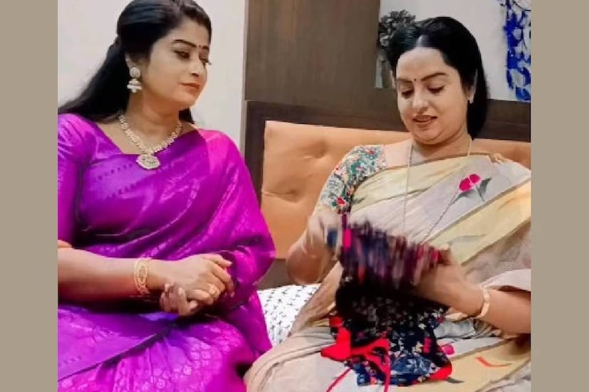 কিন্তু রেঞ্জুষার ইনস্টাগ্রাম প্রোফাইলে বিষণ্ণতার ছাপ নেই। মাঝে মধ্যেই সহকর্মীদের সঙ্গে রিল ভিডিও বানিয়ে পোস্ট করেন তিনি। তবে কিছু সংবাদমাধ্যমের দাবি, রেঞ্জুষা সম্প্রতি আর্থিক সমস্যার সম্মুখীন হয়েছিলেন।