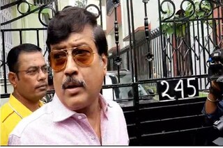 বনমন্ত্রীর বাড়িতে বিজয়া করতে এসে ফিরে যান তৃণমূল নেতা সব্যসাচী দত্ত৷ 