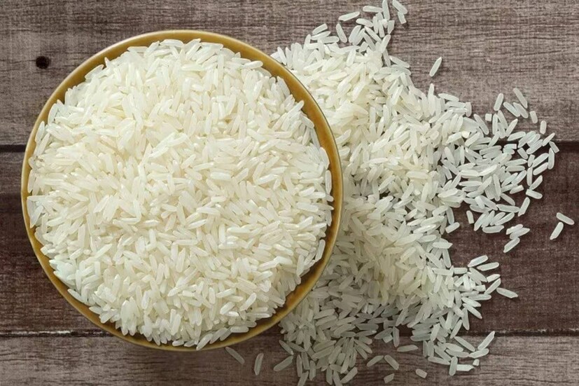 জ্যোতিষশাস্ত্র অনুসারে, হাত থেকে যদি নুন পড়ে যায়, তবে তা অশুভ। আর্থিক সঙ্কটের শিকার হতে পারেন। এ ছাড়াও নুন কমে যাওয়ায় জীবনে নানা ধরনের সমস্যা শুরু হয়। জন্মকুণ্ডলীতে উপস্থিত গ্রহগুলিও নেতিবাচক প্রভাব ফেলতে শুরু করে।
