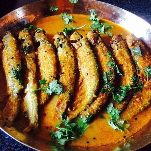 ঘরোয়া অনুষ্ঠানের সর্ষে বাটা ঝাল হোক বা প্রতিদিনের কালো জিরে পাতলা ঝোল, পাবদা মাছ পাতে পেলে খুশি না হয়ে পারেন না বেশিরভাগ বাঙালি। এটি সুস্বাদু বলেও পরিচিত। কিন্তু এই মাছ খেলে শরীরে কেমন প্রভাব পড়ে? এটি শরীরের জন্য উপকারী? নাকি অলক্ষে ক্ষতি করছে শরীরের? জেনে নিন এই পাবদা মাছ সম্পর্কে যাবতীয় গুনাগুন।