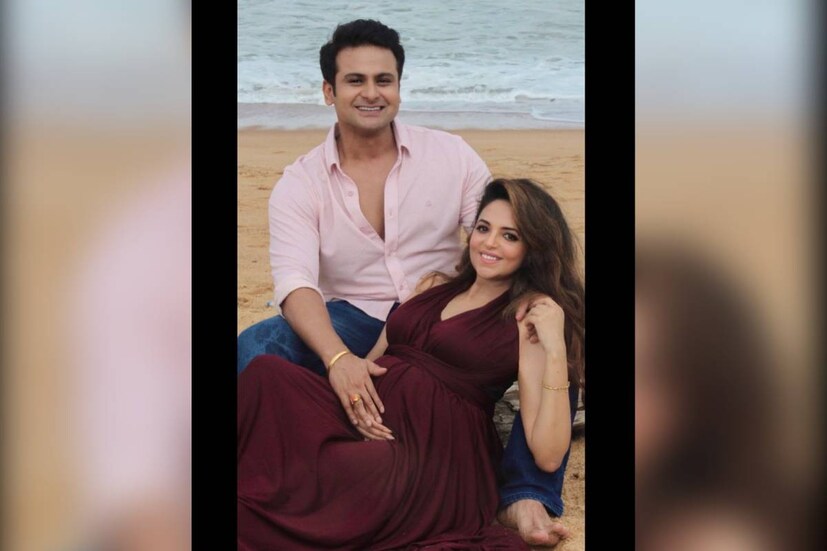 তবে প্রাথমিকভাবে তাঁরা ২০২০ সালে বিয়ে করতে চেয়েছিলেন, কিন্তু আরও অনেকের মতো, করোনা অতিমারির কারণে তাঁদের বিয়ে স্থগিত ছিল।