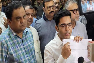 রাতেই বৈঠকে অভিষেক