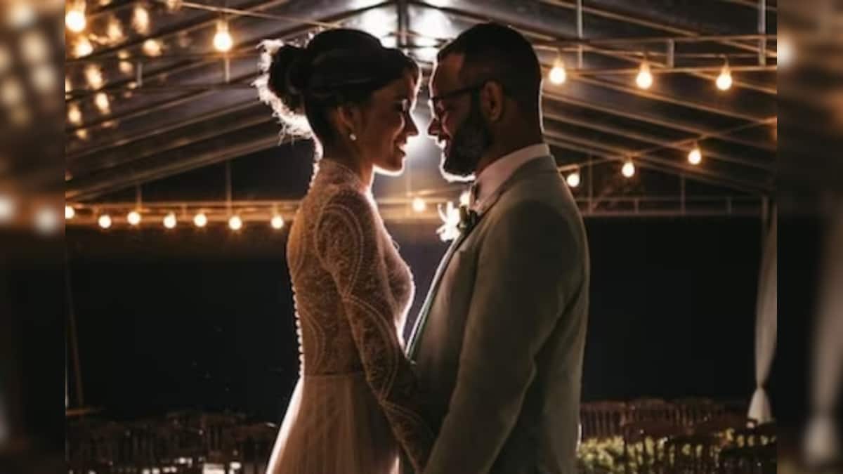 গলা শুনেই ডেলিভারি ম্যানের প্রেমে পাগল মহিলা! কী করে বসলেন, শুনলে চমকে যাবেন