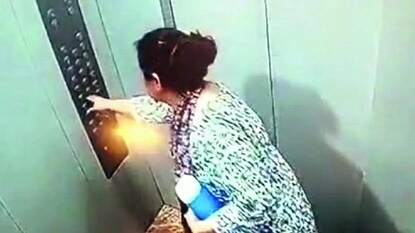 বহুতল থেকে প্রবল ঝাঁকুনি দিয়ে সজোরে আছড়ে পড়ল লিফট; বরাতজোরে রক্ষা পেলেন মহিলা ও তাঁর শিশুপুত্র (Photo-X, Screenshot) বহুতল থেকে প্রবল ঝাঁকুনি দিয়ে সজোরে আছড়ে পড়ল লিফট; বরাতজোরে রক্ষা পেলেন মহিলা ও তাঁর শিশুপুত্র (Photo-X, Screenshot)