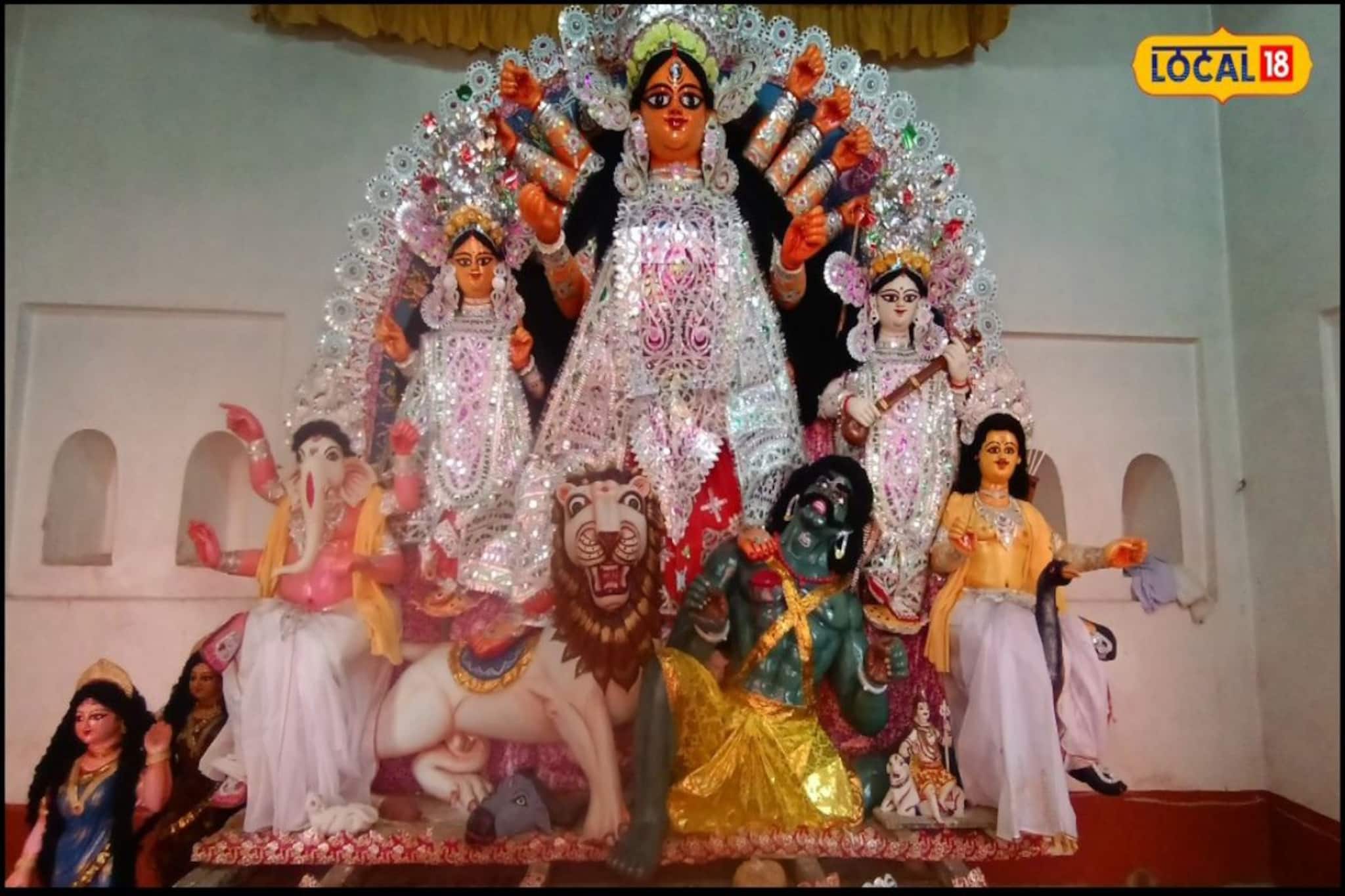 প্রতিমার চোখ এঁকেছিলেন স্বয়ং শ্রীরামকৃষ্ণ! কামারপুকুরের লাহাবাড়ির দুর্গাপুজো