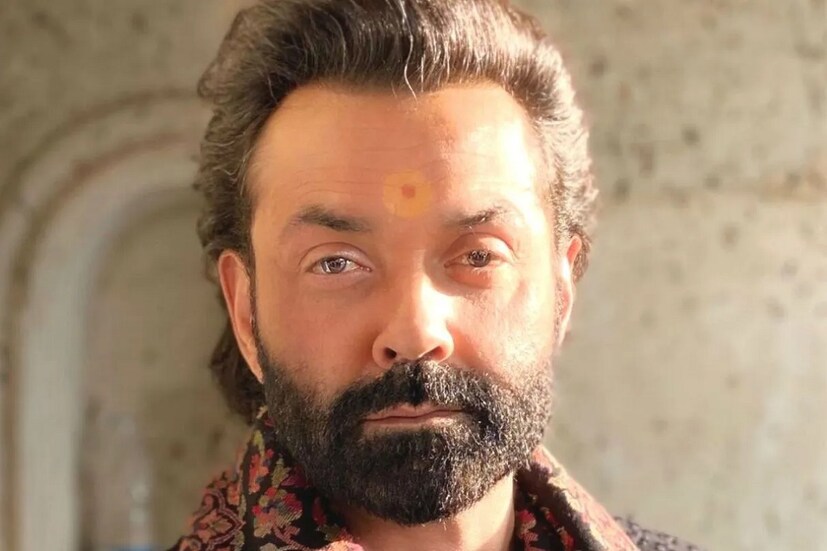এর পর আর ফোন রাখতে পারেননি তানিয়া। ববি যা বলেছিলেন সেটা মন্ত্রমুগ্ধের মতো শুনে গিয়েছেন বাকি জীবন। তাঁদের দাম্পত্যজীবন আড়ালে থাকলেও দু'জনেই সুখী।